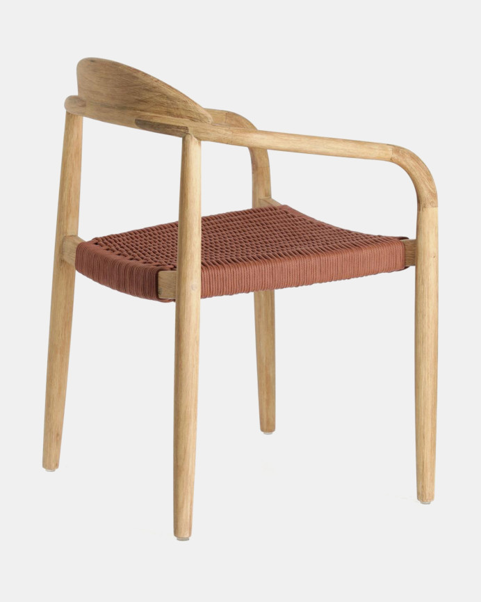 Cadeiras com estrutura em madeira de eucalipto e assento em corda vermelha 77x50cm
