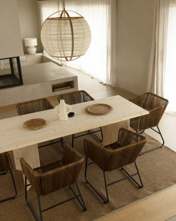 Mesa de jantar de madeira maciça em tom natural de vários tamanhos