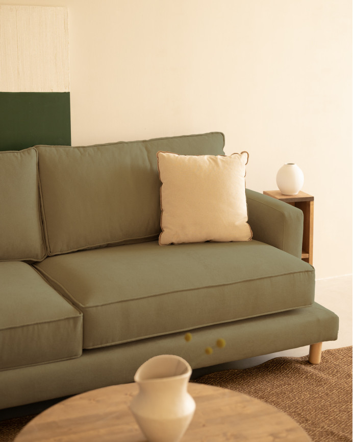 Sofá verde com chaise longue de vários tamanhos