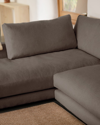 Sofá com chaise longue em tom cinza escuro de diferentes tamanhos