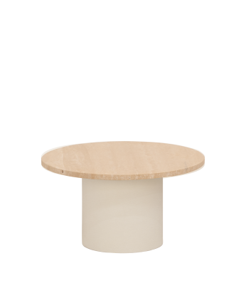 Mesa de centro redonda de mármore travertino e pernas de microcimento em tom bege de diferentes tamanhos