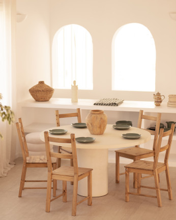 Mesa de jantar redonda de microcimento em tom off-white em vários tamanhos