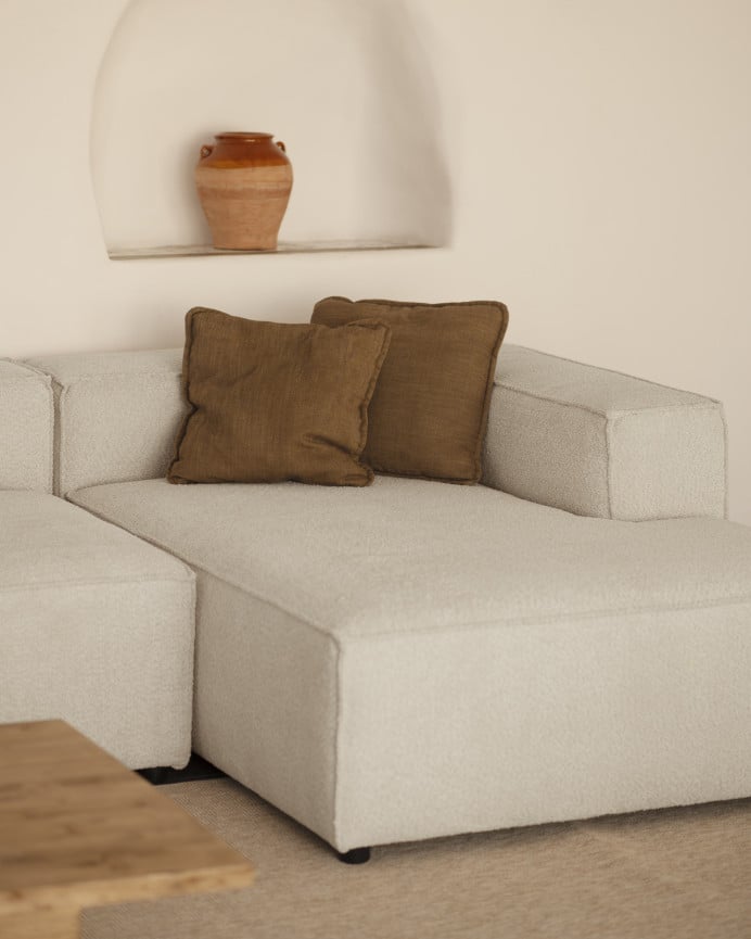 Sofá de bouclé com chaise longue de cor cinza claro em várias medidas