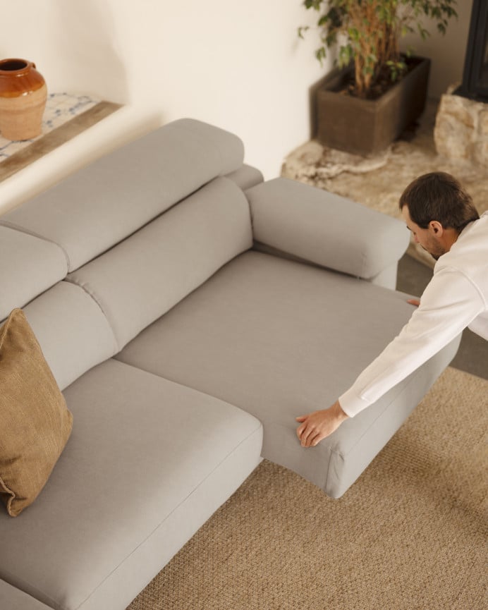 Sofá com chaise longue de cor cinza claro de várias medidas