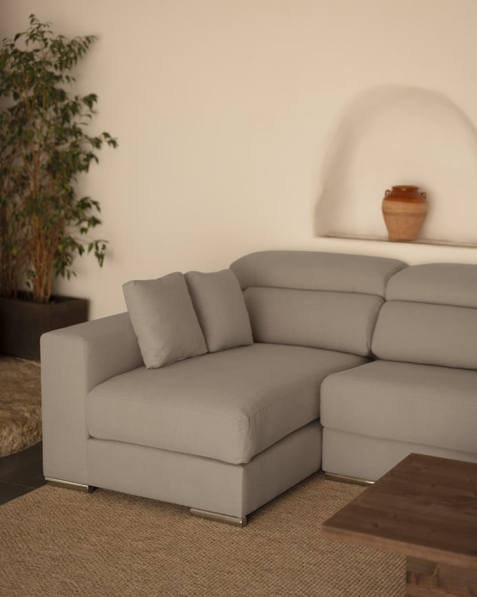 Sofá com chaise longue de cor cinza claro de várias medidas