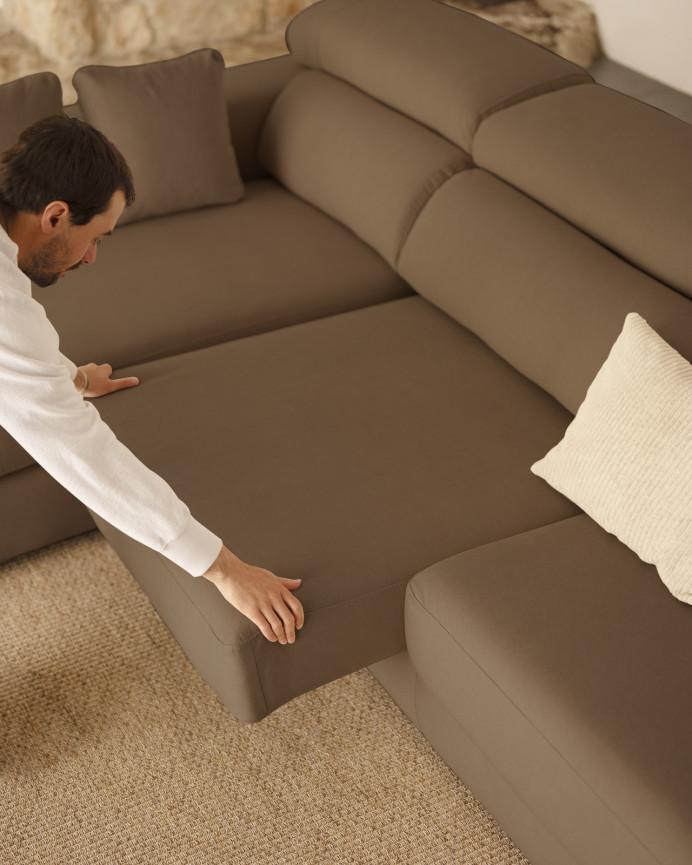 Sofá com chaise longue de cor marrom-taupe em várias medidas