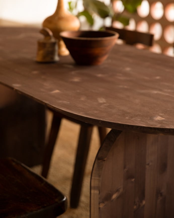 Mesa de jantar oval de madeira maciça em tom de nogueira em vários tamanhos