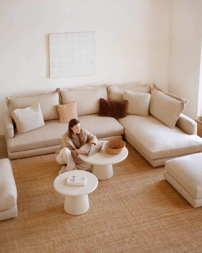 Sofá com chaise longue direito tom bege em vários tamanhos