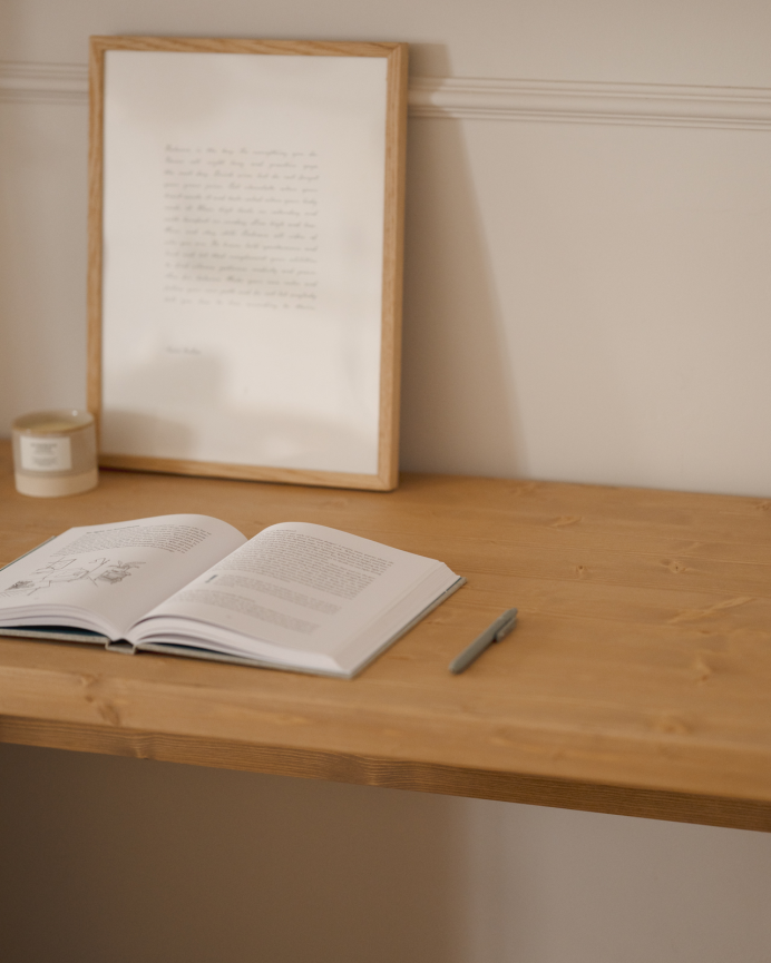  Mesa de escritório em tom carvalho médio em várias medidas