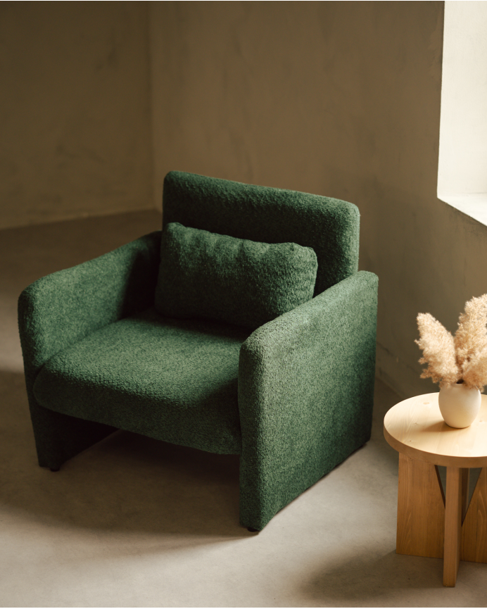 Poltrona estofada em tecido ovelhinha verde 75x79cm